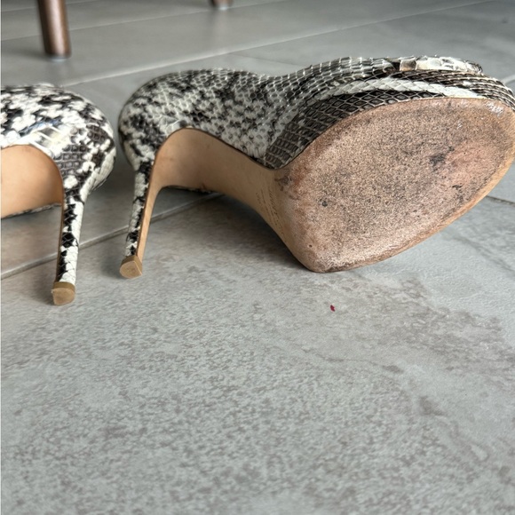 Jimmy Choo Women's Snakeskin Peep Toe Heels - 6.5 - Picture 8 of 11